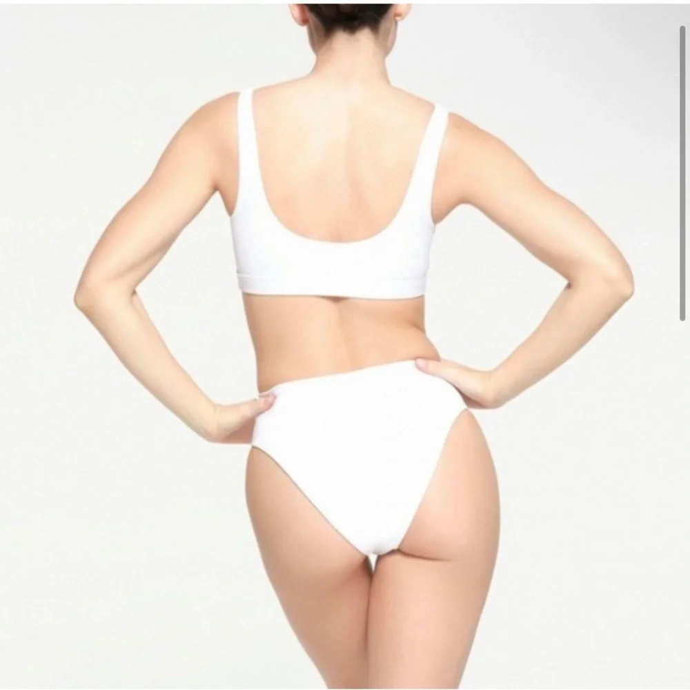 SKIMS Mid Waist Swim Bottoms M